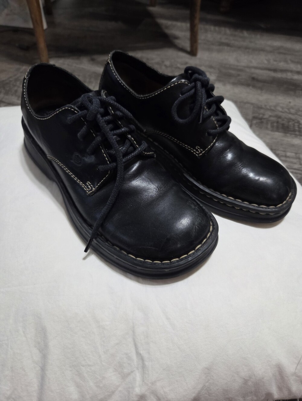 Born Black Leather Lace-Up Women's Flats with Contrast Stitching